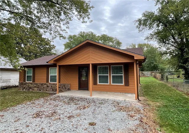 2nd image of 304 N 5th St, Jay, OK 74346 | MLS# 1325347