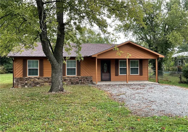 Photo 3 of Single family home for sale at 304 N 5th Street, Jay, OK 74346 | MLS# 1325347 | Listing updated on 2026-08-25