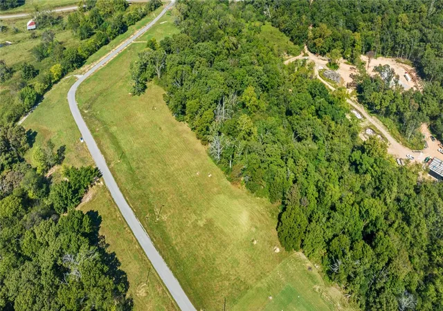 2nd image of 8100 Hill Country Dr, Decatur, AR 72722 | MLS# 1325788