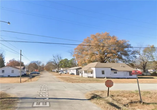 4th image of 808 E Jackson St, Piggott, AR 72454 | MLS# 1328880