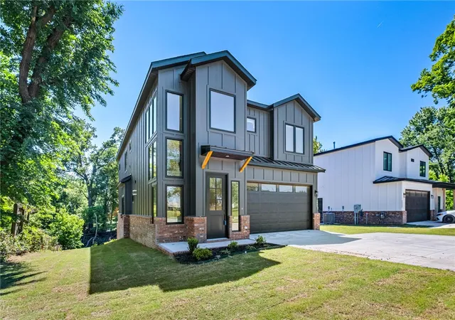 Photo 4 of Single family home for sale at 1448 NW Bella Vista Rd, Bentonville, AR 72712 | MLS# 1329321 | Listing updated on 2026-08-17