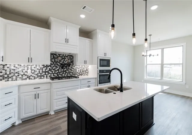 Photo 3 of Single family home for sale at 808 W Kelley Ann St, Siloam Springs, AR 72761 | MLS# 1330675 | Listing updated on 2026-08-14