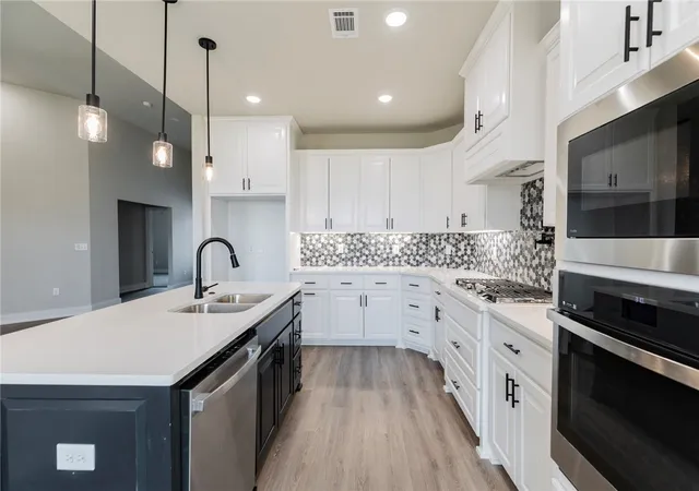 Photo 5 of Single family home for sale at 808 W Kelley Ann St, Siloam Springs, AR 72761 | MLS# 1330675 | Listing updated on 2026-08-14