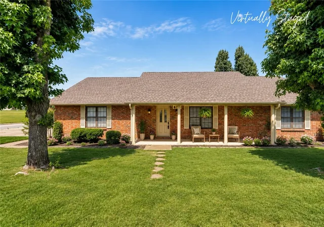 Photo 3 of Sale Pending at 850 S Chateau Dr, Rogers, AR 72758 | MLS# 1330714 | Listing updated on 2026-08-25