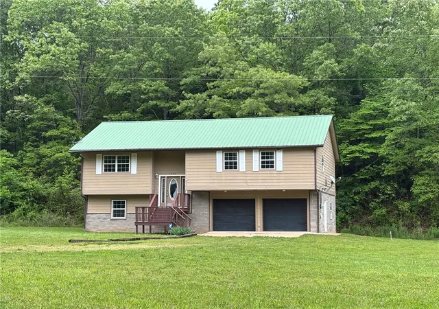 Photo 1 of Single family home for sale at 5682 Wade Rd, Harrison, AR 72601 | MLS# 1332915 | Listing updated on 2026-08-21
