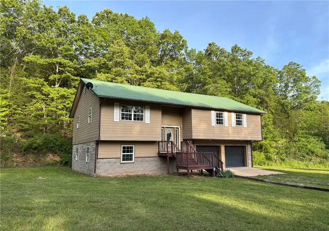 Photo 2 of Single family home for sale at 5682 Wade Rd, Harrison, AR 72601 | MLS# 1332915 | Listing updated on 2026-08-21
