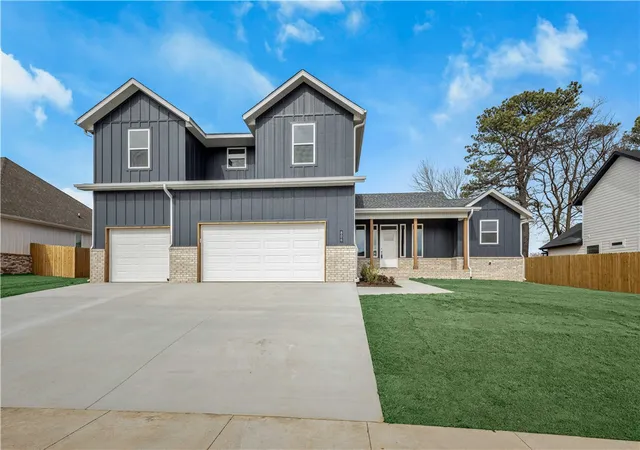 Photo 1 of Single family home for sale at 806 Mueller Way, Prairie Grove, AR 72753 | MLS# 1333299 | Listing updated on 2026-08-25