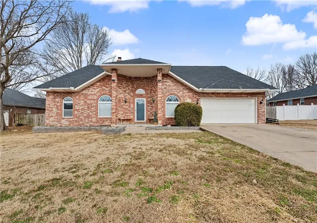 Photo 1 of Single family home for sale at 910 Raintree Ct, Siloam Springs, AR 72761 | MLS# 1333527 | Listing updated on 2026-08-25