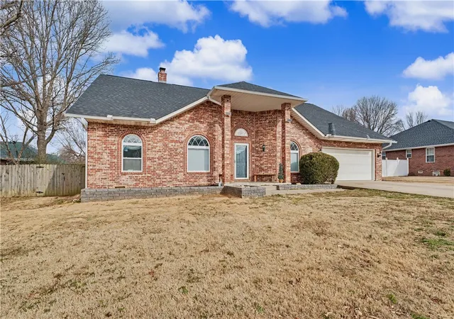 Photo 2 of Single family home for sale at 910 Raintree Ct, Siloam Springs, AR 72761 | MLS# 1333527 | Listing updated on 2026-08-25
