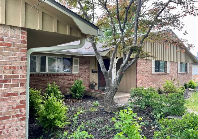 Photo 2 of Single family home for sale at 110 Rogers Cir Dr, Springdale, AR 72764 | MLS# 1336778 | Listing updated on 2026-08-20