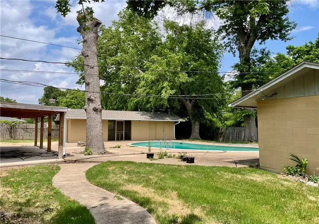 Photo 3 of Single family home for sale at 110 Rogers Cir Dr, Springdale, AR 72764 | MLS# 1336778 | Listing updated on 2026-08-20