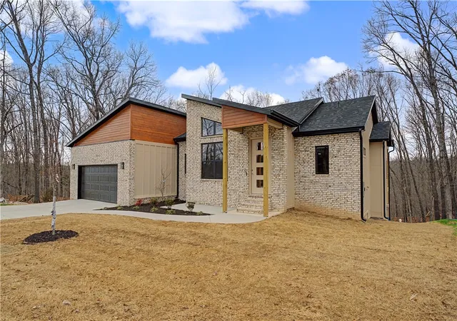 Photo 1 of Single family home for sale at 2 Celtic Ln, Bella Vista, AR 72714 | MLS# 1337278 | Listing updated on 2026-08-26