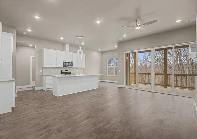 Photo 3 of Single family home for sale at 2 Celtic Ln, Bella Vista, AR 72714 | MLS# 1337278 | Listing updated on 2026-08-26