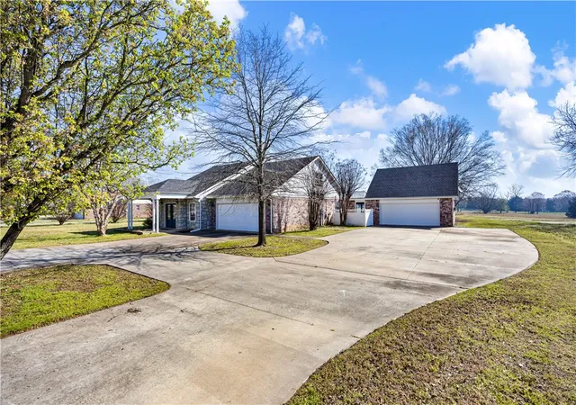3rd image of 13 Hickory Ln, Clarksville, AR 72830 | MLS# 1337560