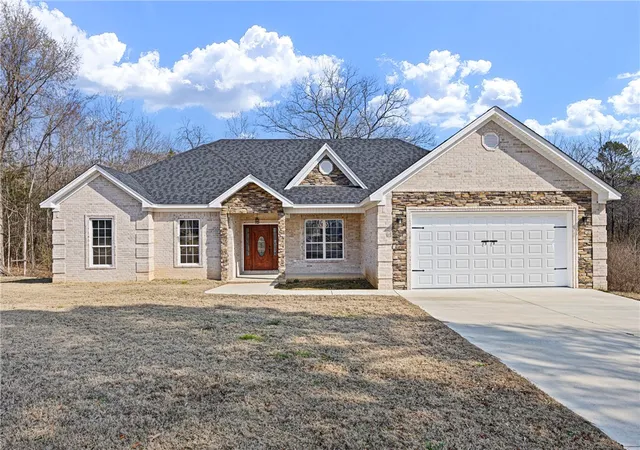 Photo 1 of Sale Pending at 125 Rachel Cir, Russellville, AR 72802 | MLS# 1337637 | Listing updated on 2026-08-25