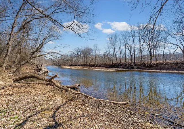 Photo 2 of Single family home for sale at 340 Mcnatt Rd, Neosho, MO 64850 | MLS# 1337462 | Listing updated on 2026-08-26