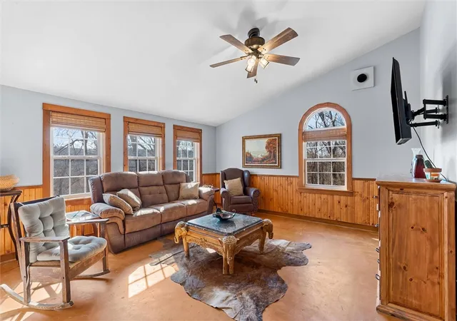 Photo 4 of Single family home for sale at 340 Mcnatt Rd, Neosho, MO 64850 | MLS# 1337462 | Listing updated on 2026-08-26