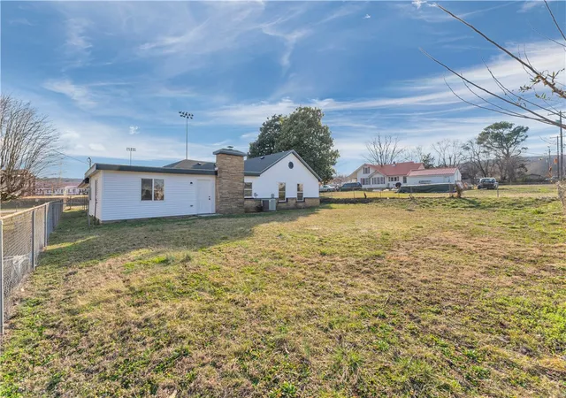 3rd image of 402 Phillips Ave, Huntsville, AR 72740 | MLS# 1337260