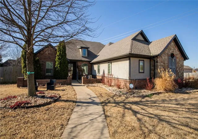 Photo 2 of Single family home for sale at 2803 Sw Aster Way, Bentonville, AR 72713 | MLS# 1337206 | Listing updated on 2026-08-20
