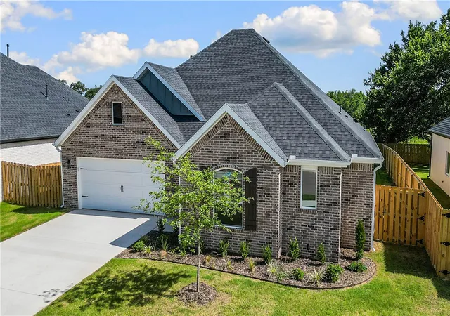 Photo 2 of Sale Pending at 1817 Farmer St, Pea Ridge, AR 72751 | MLS# 1338000 | Listing updated on 2026-08-24