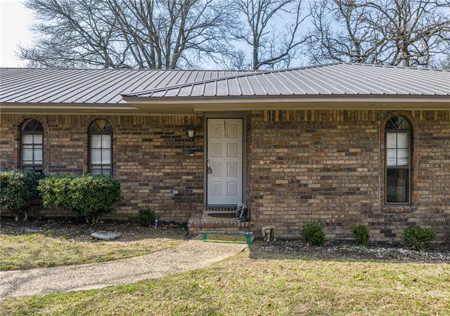 2nd image of 10008 Essex Pl, Fort Smith, AR 72908 | MLS# 1338053