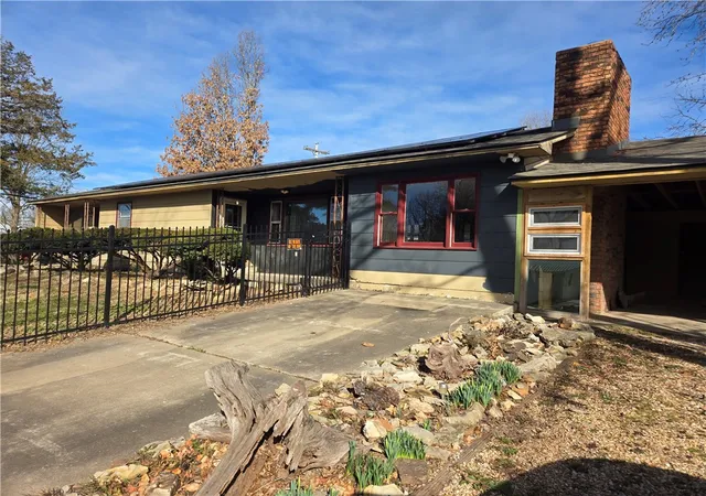 Photo 1 of Single family home for sale at 19304 Hillcrest Ln, Cassville, MO 65625 | MLS# 1338467 | Listing updated on 2026-09-21