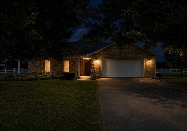 Photo 3 of Single family home for sale at 954 Nw Main St, Gentry, AR 72734 | MLS# 1338570 | Listing updated on 2026-09-26