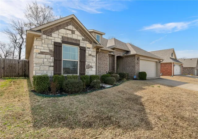 2nd image of 5612 Thomas Rd, Fort Smith, AR 72916 | MLS# 1338491