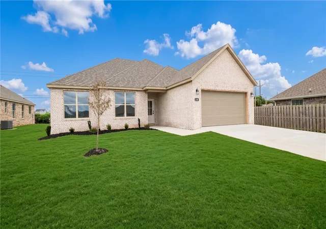 Photo 2 of Single family home for sale at 308 White Oak St, Gentry, AR 72734 | MLS# 1338419 | Listing updated on 2026-08-19