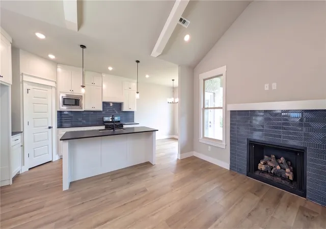 Photo 4 of Single family home for sale at 308 White Oak St, Gentry, AR 72734 | MLS# 1338419 | Listing updated on 2026-08-19