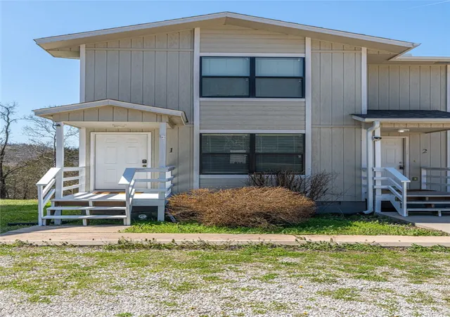 2nd image of 45 Blue Water Dr #1, Holiday Island, AR 72631 | MLS# 1339849