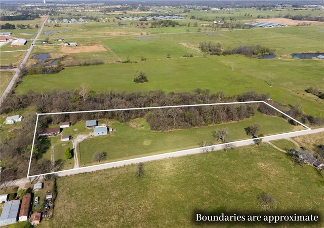 Photo 3 of Single family home for sale at 14745 Russell Rd, Siloam Springs, AR 72761 | MLS# 1341498 | Listing updated on 2026-08-11