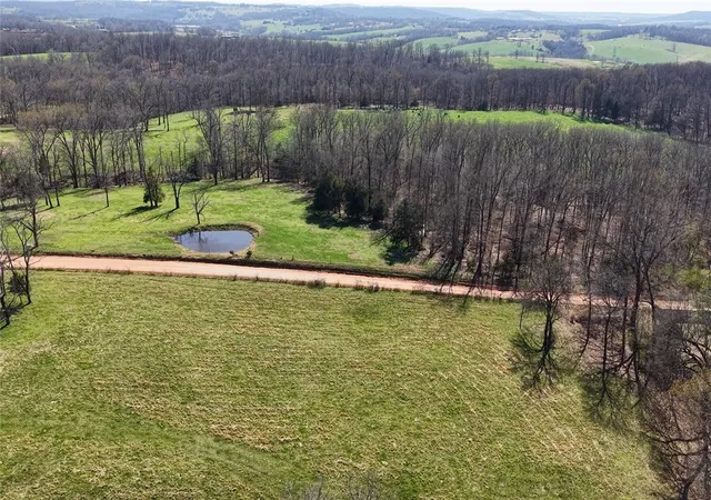 2nd image of 958 Madison 8520, Huntsville, AR 72740 | MLS# 1342108