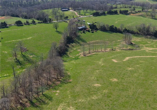 4th image of 958 Madison 8520, Huntsville, AR 72740 | MLS# 1342108