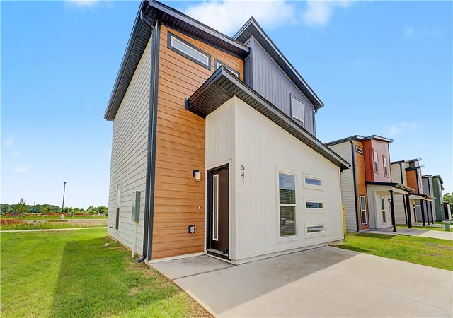 Photo 2 of Sale Pending at 541 Solar St, Bentonville, AR 72713 | MLS# 1342986 | Listing updated on 2026-08-17