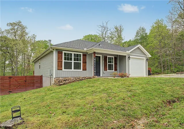 Photo 2 of Single family home for sale at 5 Leona Dr, Bella Vista, AR 72715 | MLS# 1343374 | Listing updated on 2026-08-23