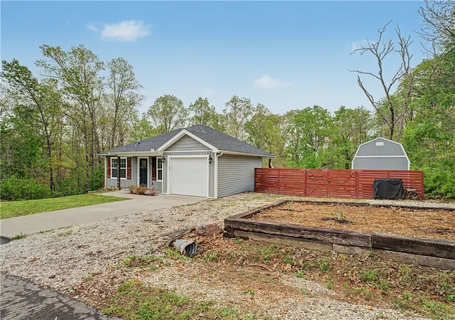Photo 3 of Single family home for sale at 5 Leona Dr, Bella Vista, AR 72715 | MLS# 1343374 | Listing updated on 2026-08-23