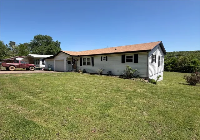 2nd image of 604 Missouri Pl, Huntsville, AR 72740 | MLS# 1343406