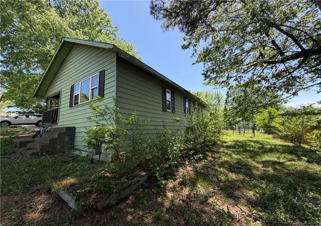 4th image of 611 N Hughes St, Huntsville, AR 72740 | MLS# 1343430