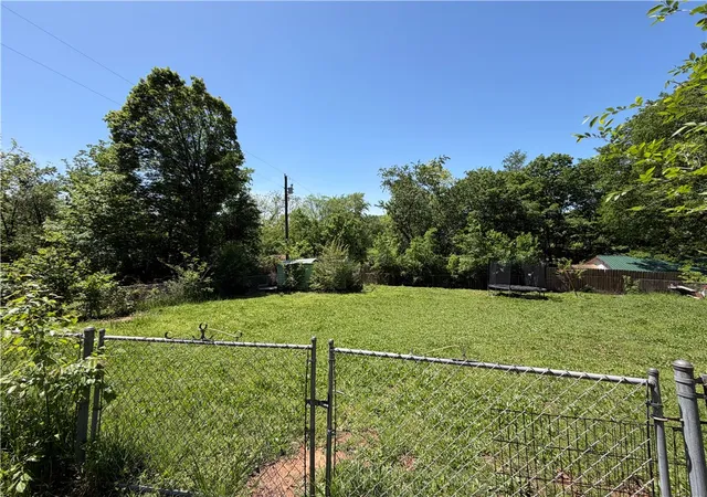 5th image of 611 N Hughes St, Huntsville, AR 72740 | MLS# 1343430