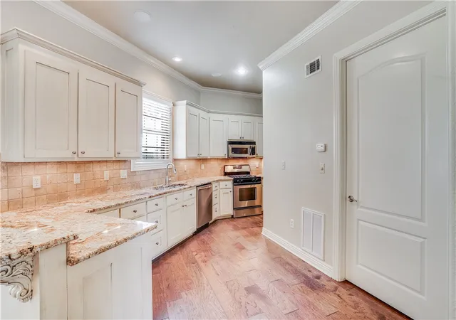 Photo 3 of Sale Pending at 2712 S Everest Ave, Rogers, AR 72758 | MLS# 1343814 | Listing updated on 2026-08-21
