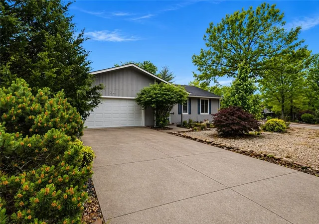 2nd image of 33 Farnham Dr, Bella Vista, AR 72714 | MLS# 1344141