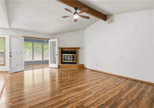 Photo 3 of Sale Pending at 33 Farnham Dr, Bella Vista, AR 72714 | MLS# 1344141 | Listing updated on 2026-09-16