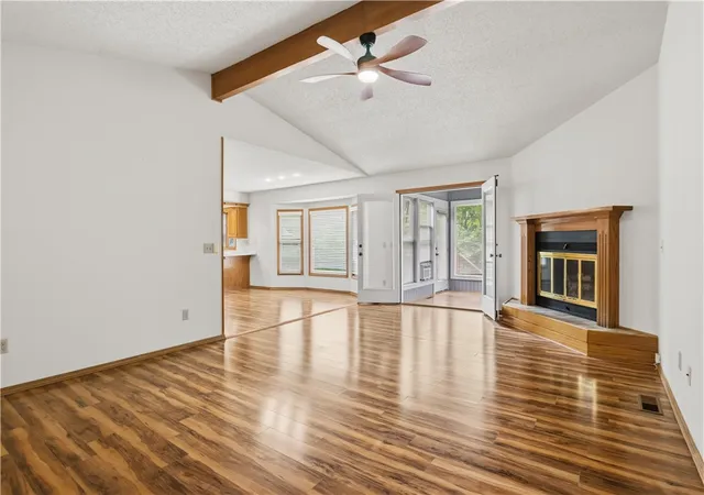 Photo 3 of Sale Pending at 33 Farnham Dr, Bella Vista, AR 72714 | MLS# 1344141 | Listing updated on 2026-09-16