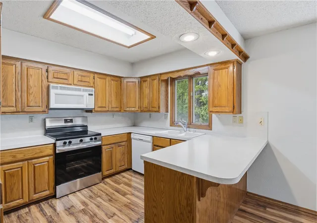 Photo 4 of Sale Pending at 33 Farnham Dr, Bella Vista, AR 72714 | MLS# 1344141 | Listing updated on 2026-09-16