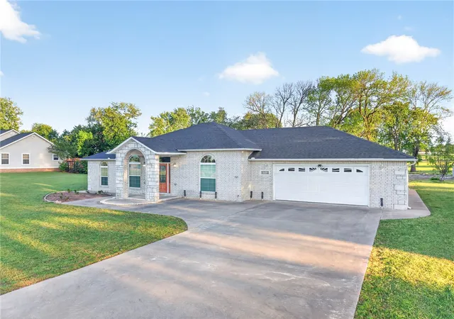 3rd image of 1712 Broaddrick Ln, Van Buren, AR 72956 | MLS# 1344261