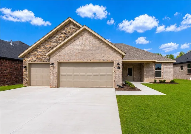 Photo 1 of Single family home for sale at 2104 N Dagan St, Siloam Springs, AR 72761 | MLS# 1344402 | Listing updated on 2026-08-24