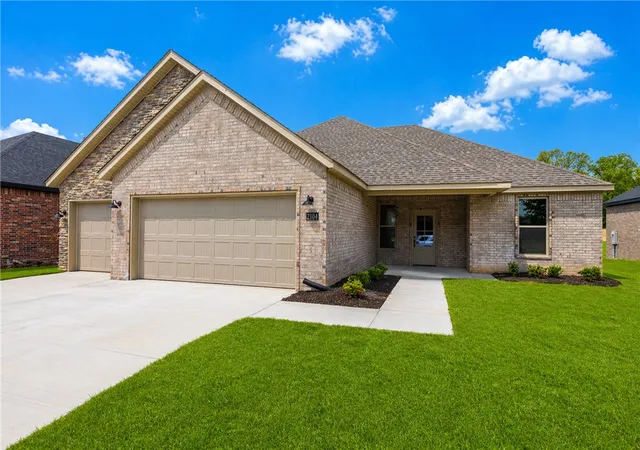 Photo 2 of Single family home for sale at 2104 N Dagan St, Siloam Springs, AR 72761 | MLS# 1344402 | Listing updated on 2026-08-24