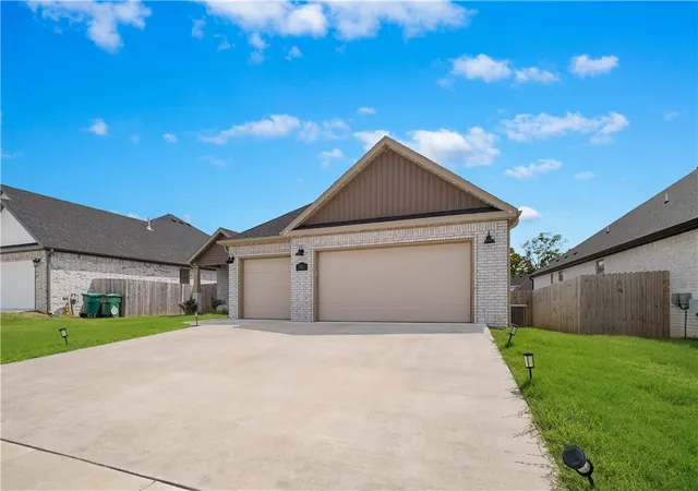 Photo 3 of Single family home for sale at 711 Merryfield St, Bentonville, AR 72713 | MLS# 1344477 | Listing updated on 2026-08-19