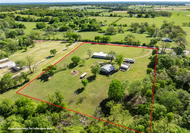 Photo 3 of Manufactured home for sale at 17011 Ross Rd, Sulphur Springs, AR 72768 | MLS# 1344546 | Listing updated on 2026-08-19